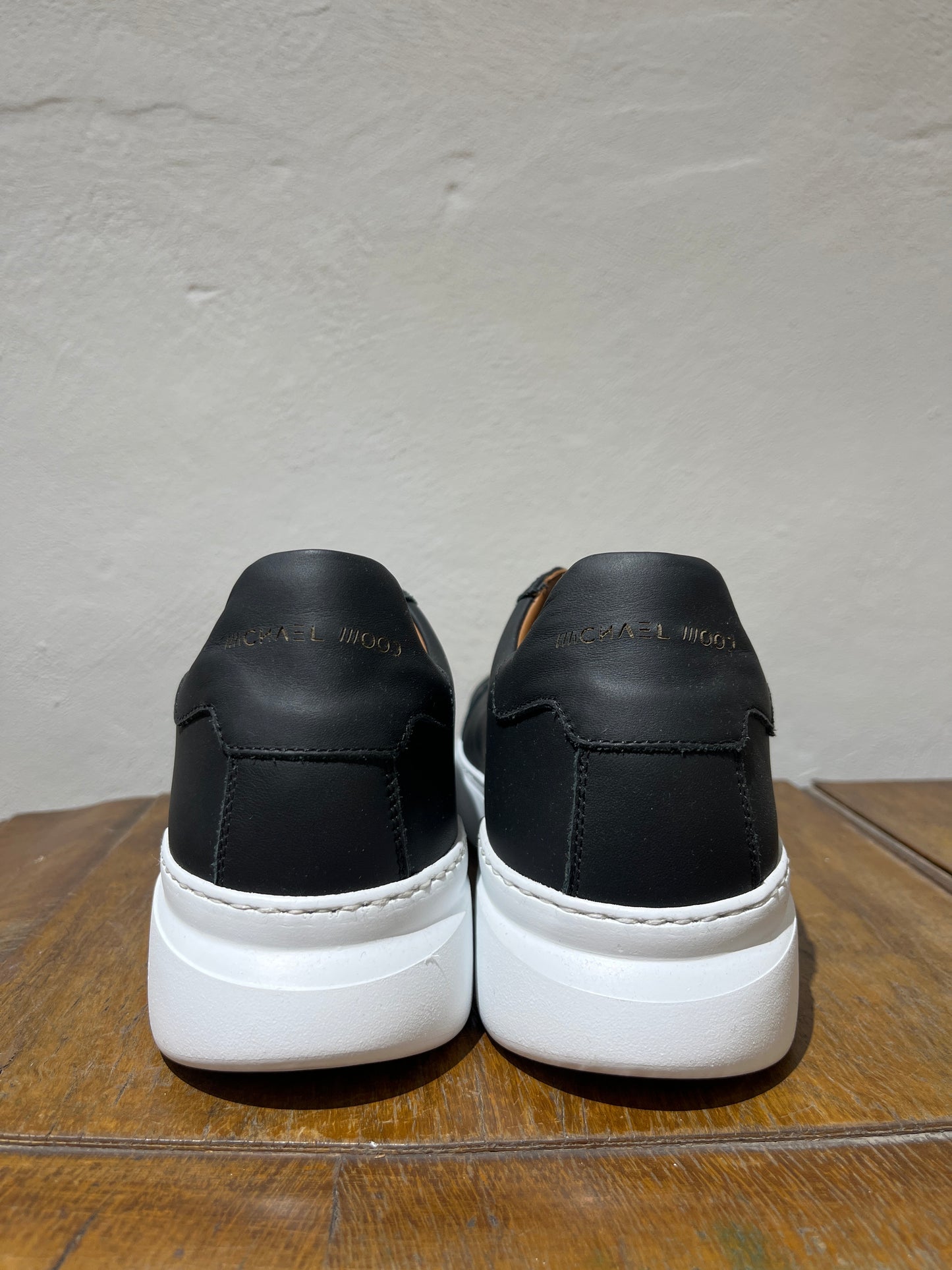 Sneakers Essential nera